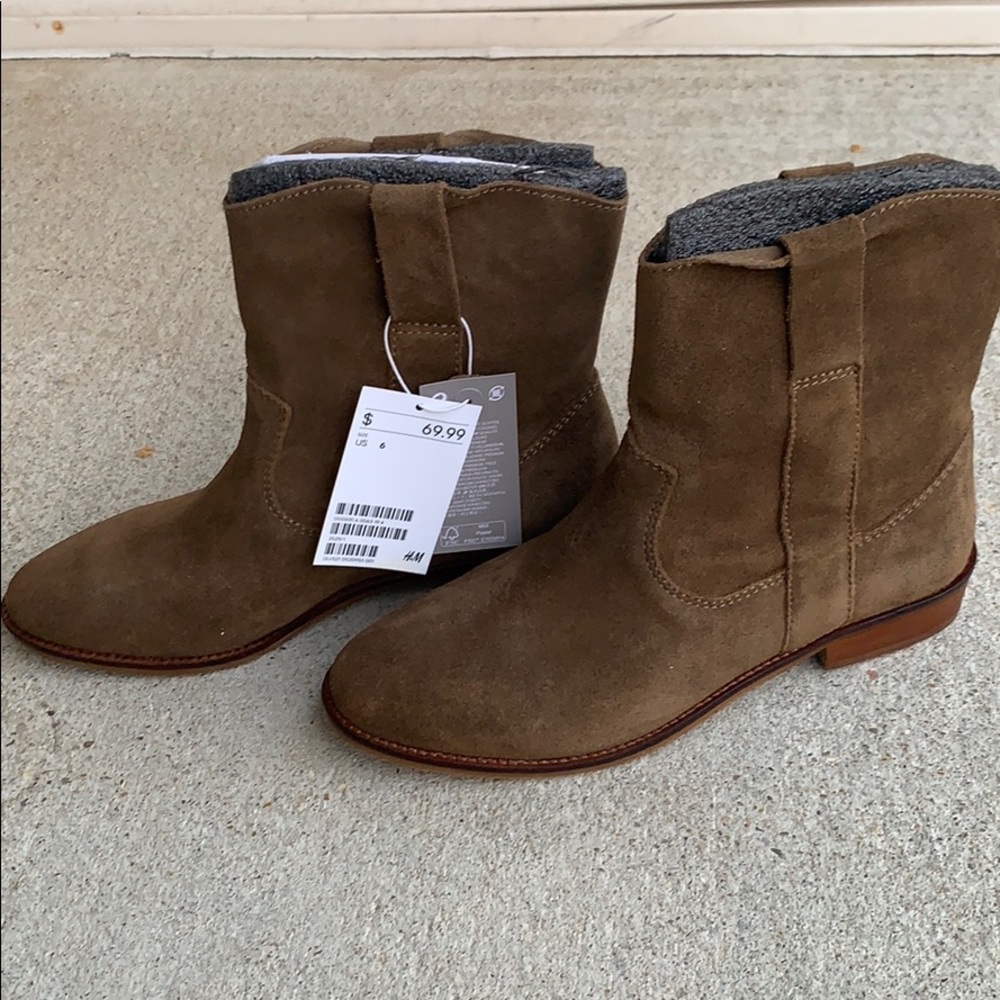 🍁🍂NEW! H&M premium suede ankle boots🍁🍂 - Picture 2 of 7